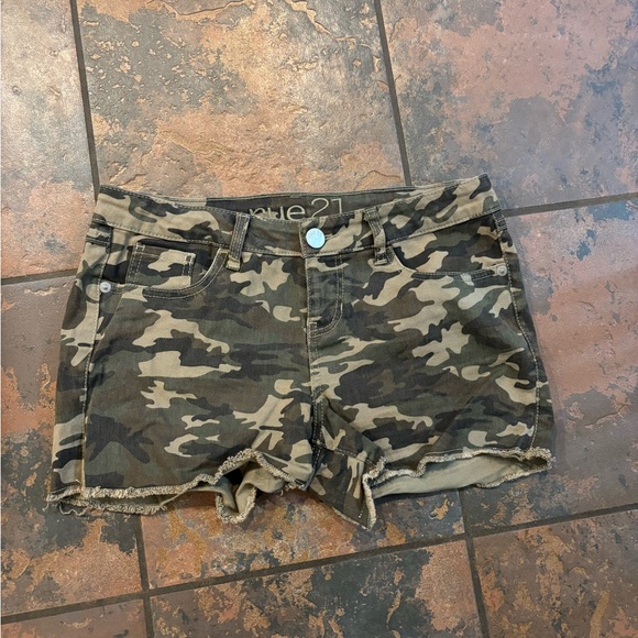 Rue21 Pants - ⭐️Rue21 Women's Camo Jean Shorts